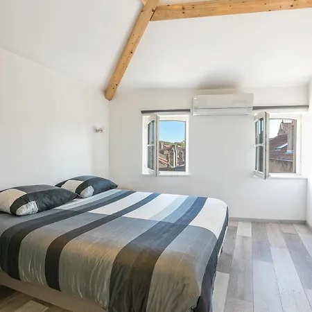 Апартаменты Unsejourametz-fr Meubles Ossons Du T2 Au T4 Avec Parking, Мец