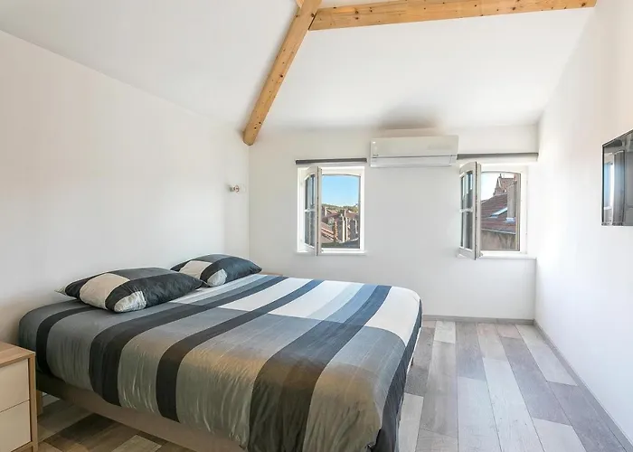 Apartamento Unsejourametz-fr Meublés Ossons Du T2 Au T4 Avec Parking, Metz