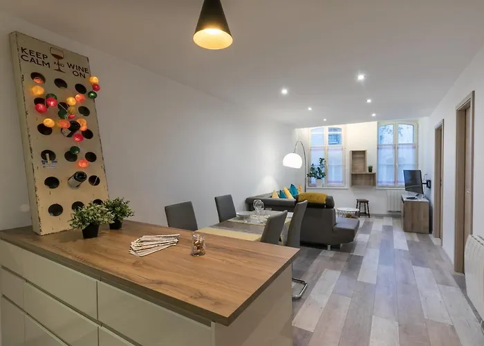 Unsejourametz-fr Meublés Ossons Du T2 Au T4 Avec Parking, Apartamento Metz